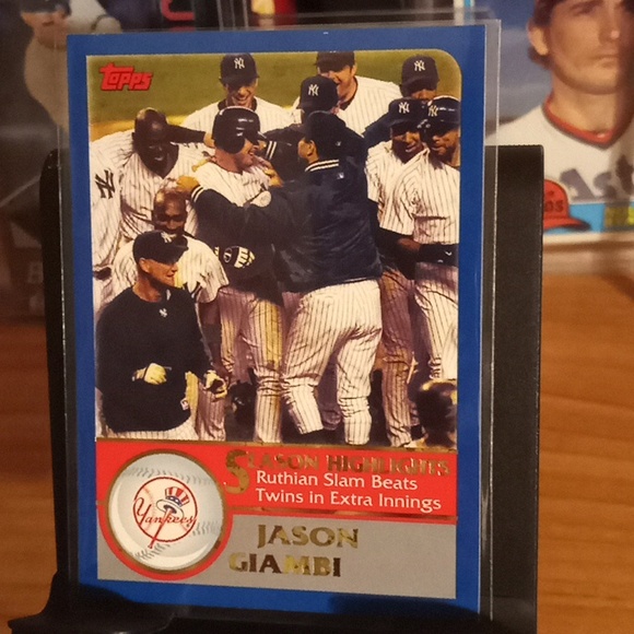 3 baseball card lot - Picture 6 of 7